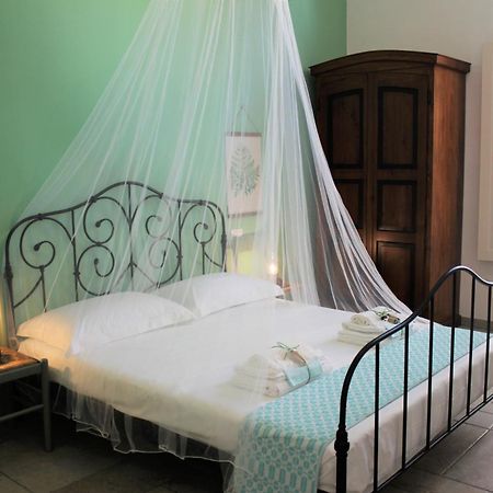 Acquarica Li Perrini Boutique B&B חדר תמונה